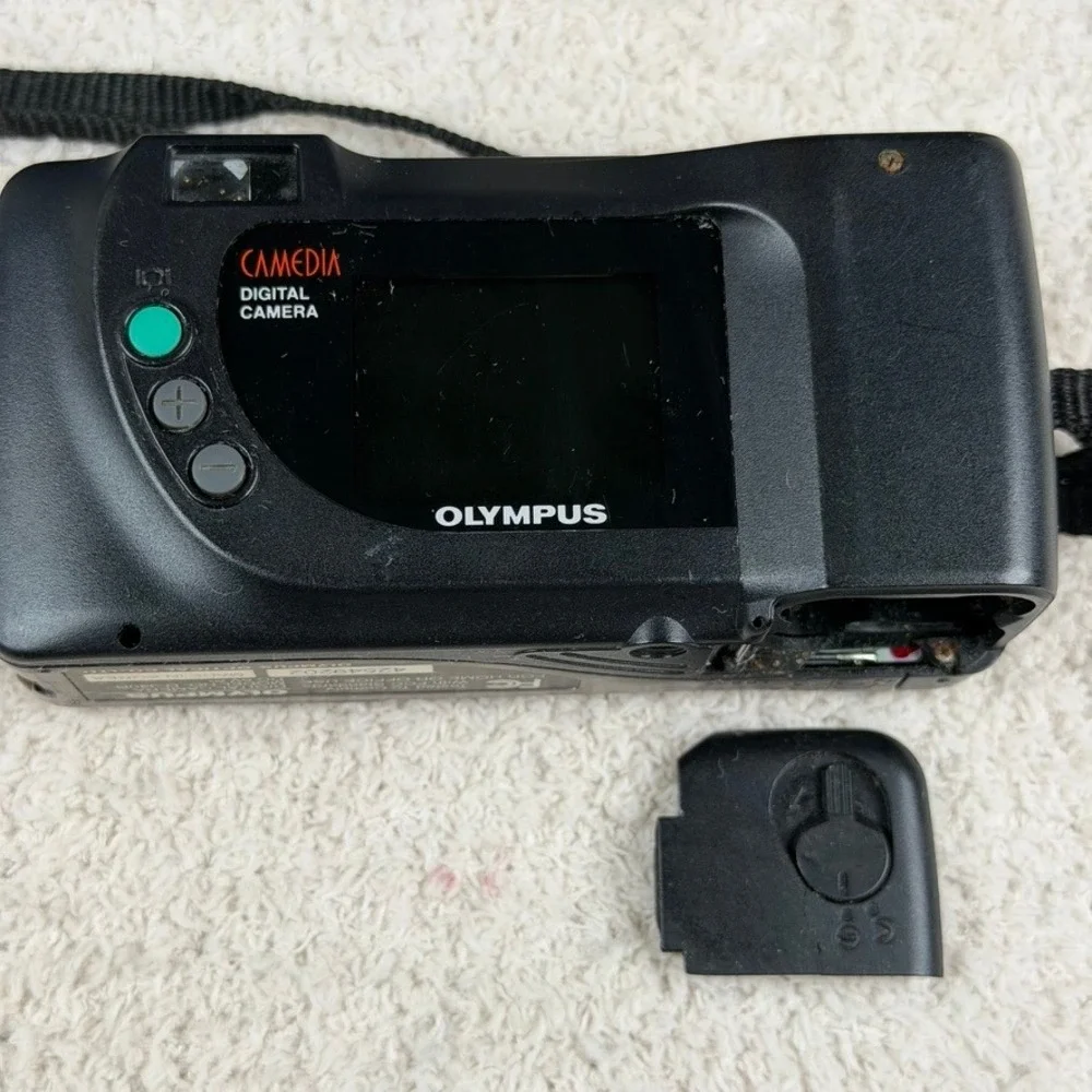 Olympus Camedia D-340R Digital Camera 1.3MP Vintage Silver Boxed AS-IS Repair